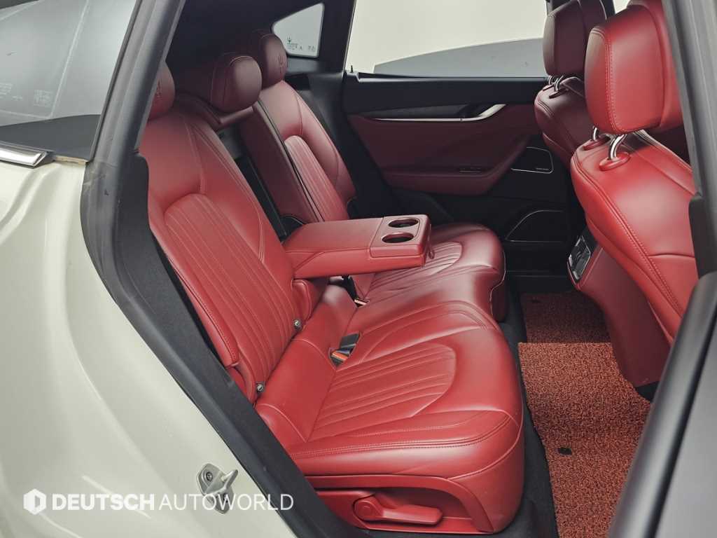 Maserati Levante — photo 12