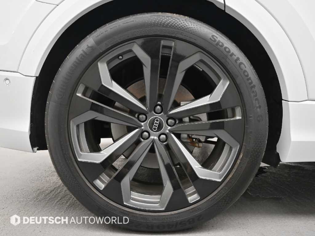 Audi Q8 — photo 05