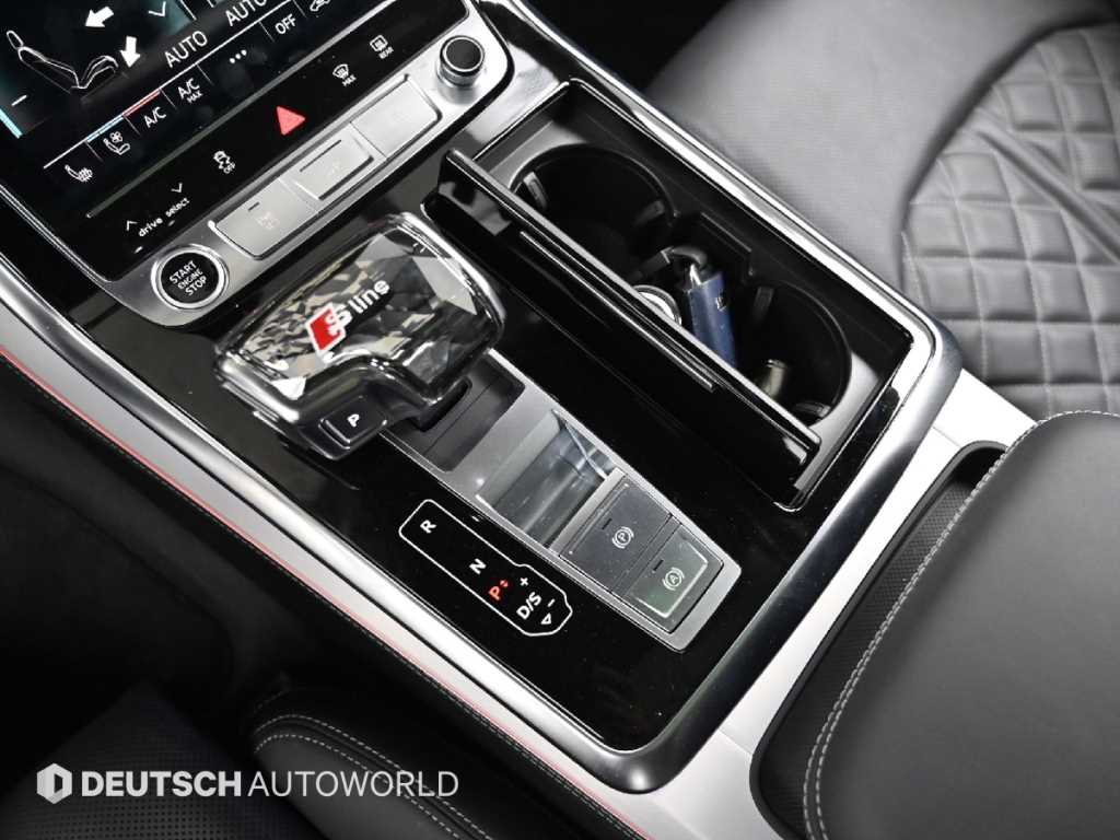 Audi Q8 — photo 09