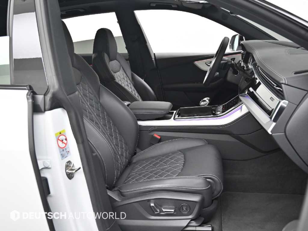 Audi Q8 — photo 10