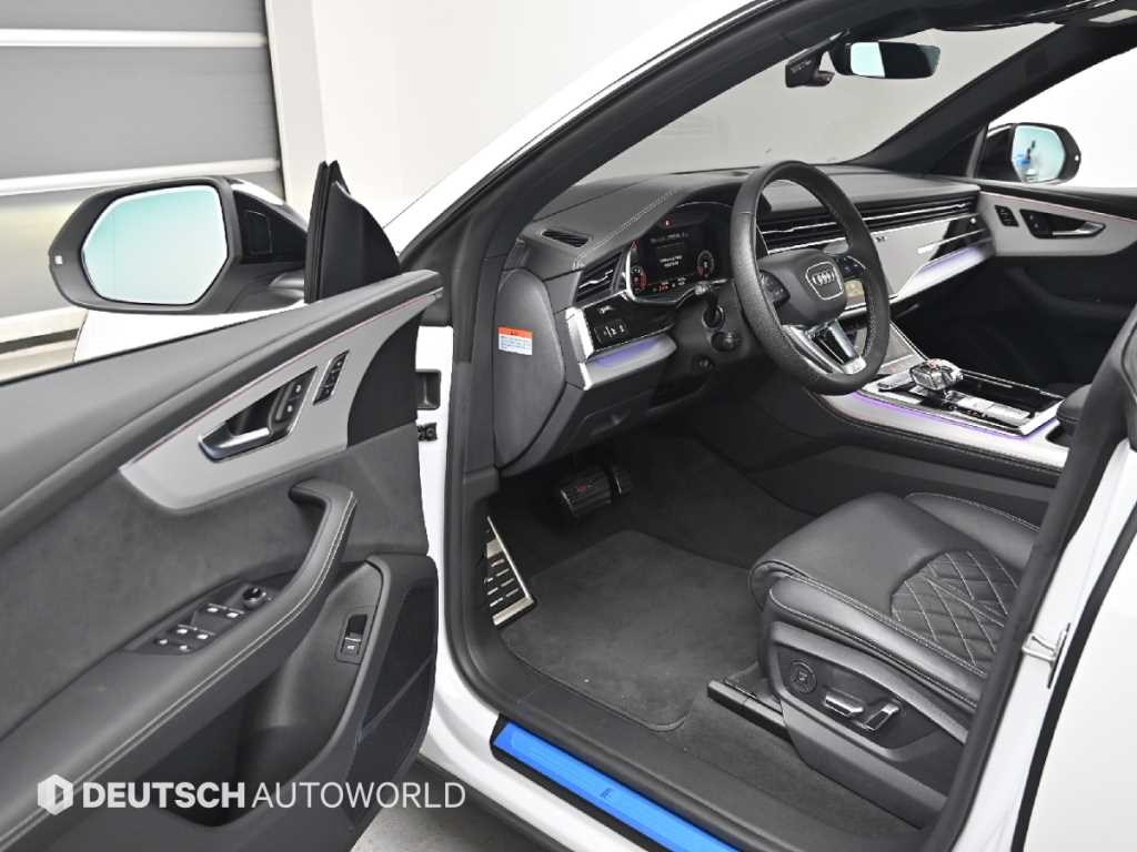 Audi Q8 — photo 11