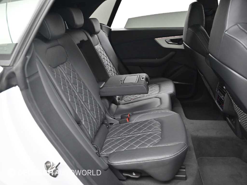 Audi Q8 — photo 12