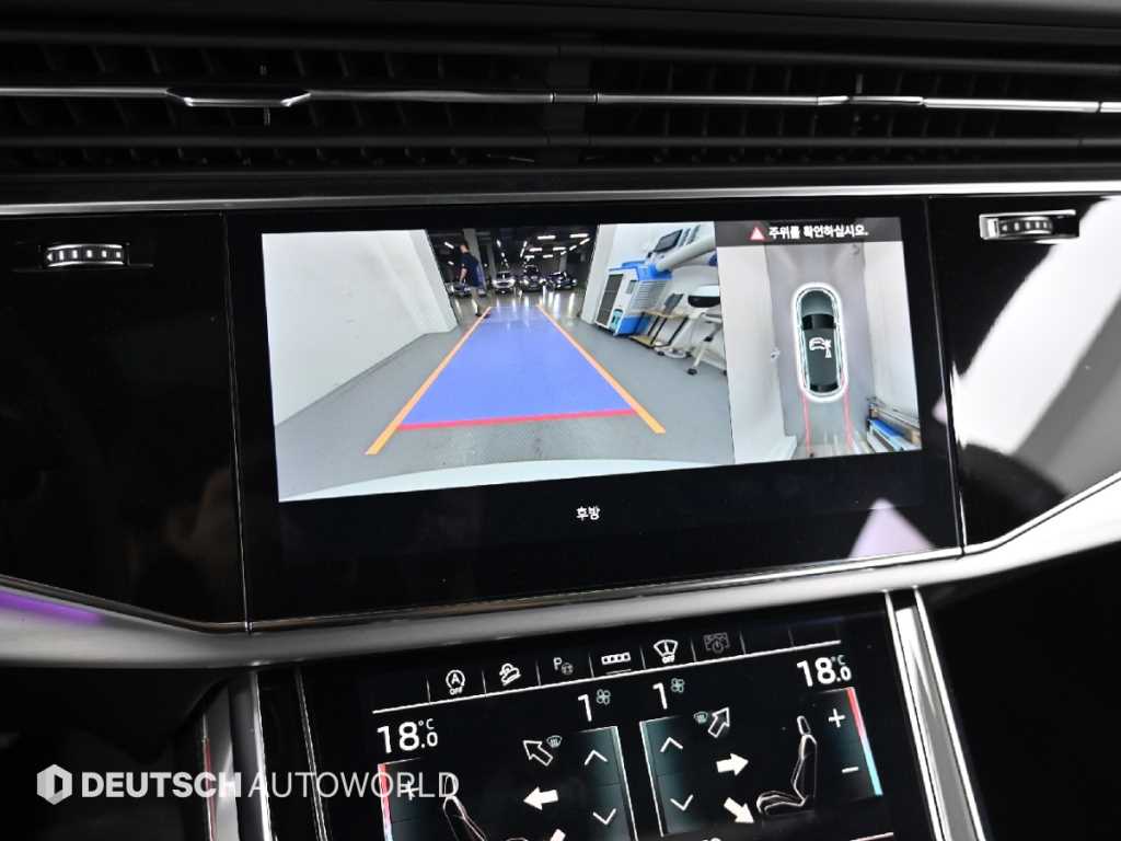 Audi Q8 — photo 15