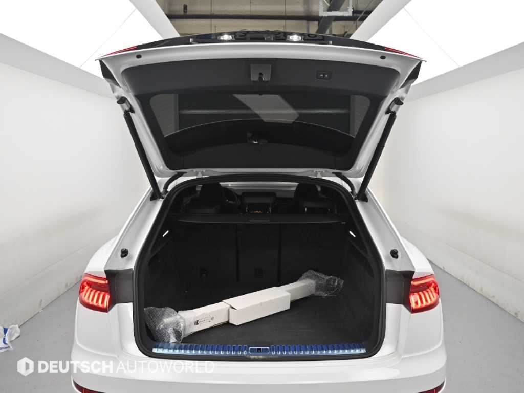 Audi Q8 — photo 19