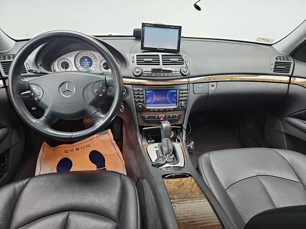 Mercedes-Benz E-Class — photo 07