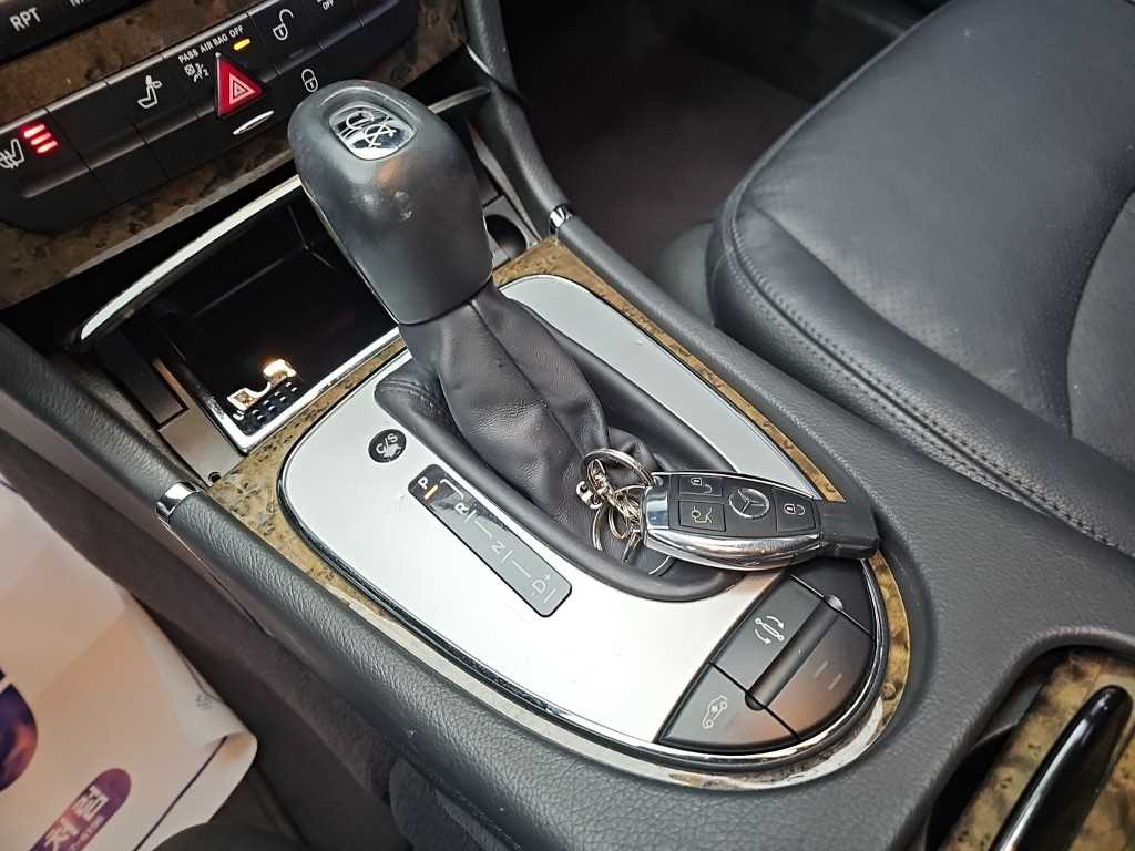 Mercedes-Benz E-Class — photo 08