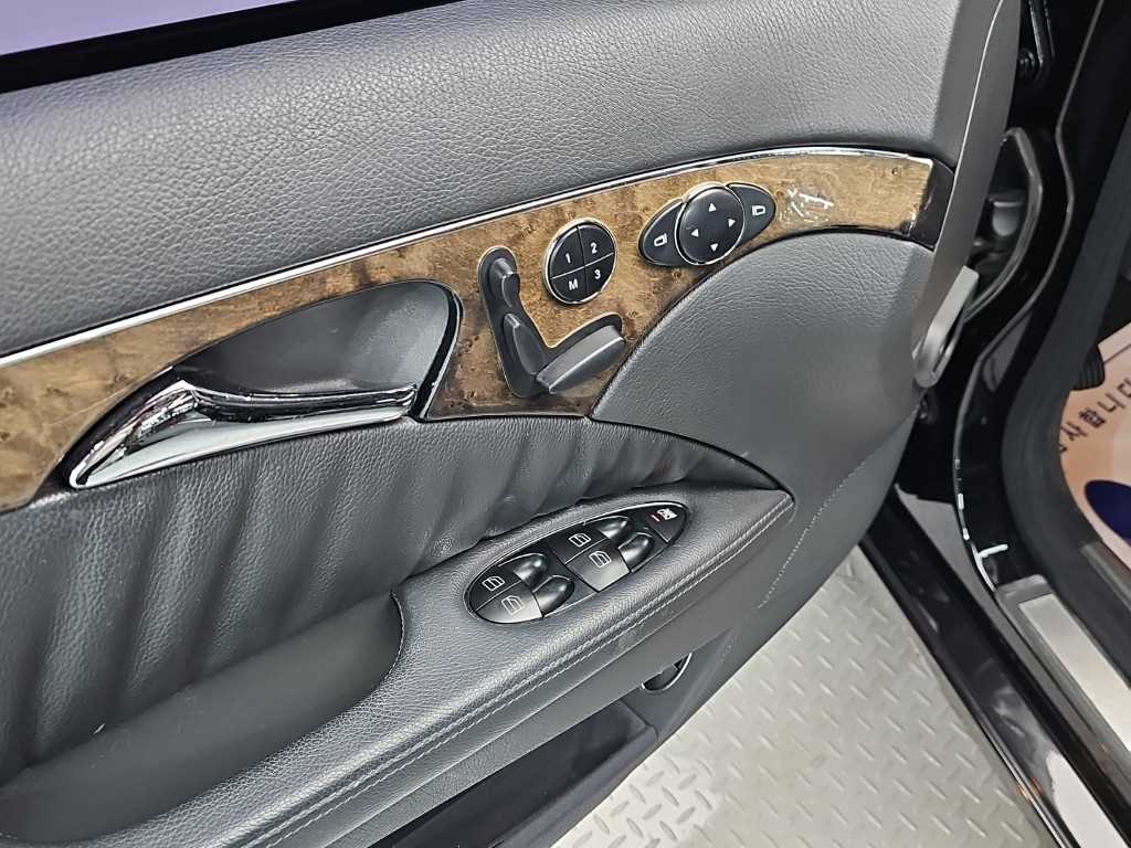 Mercedes-Benz E-Class — photo 14