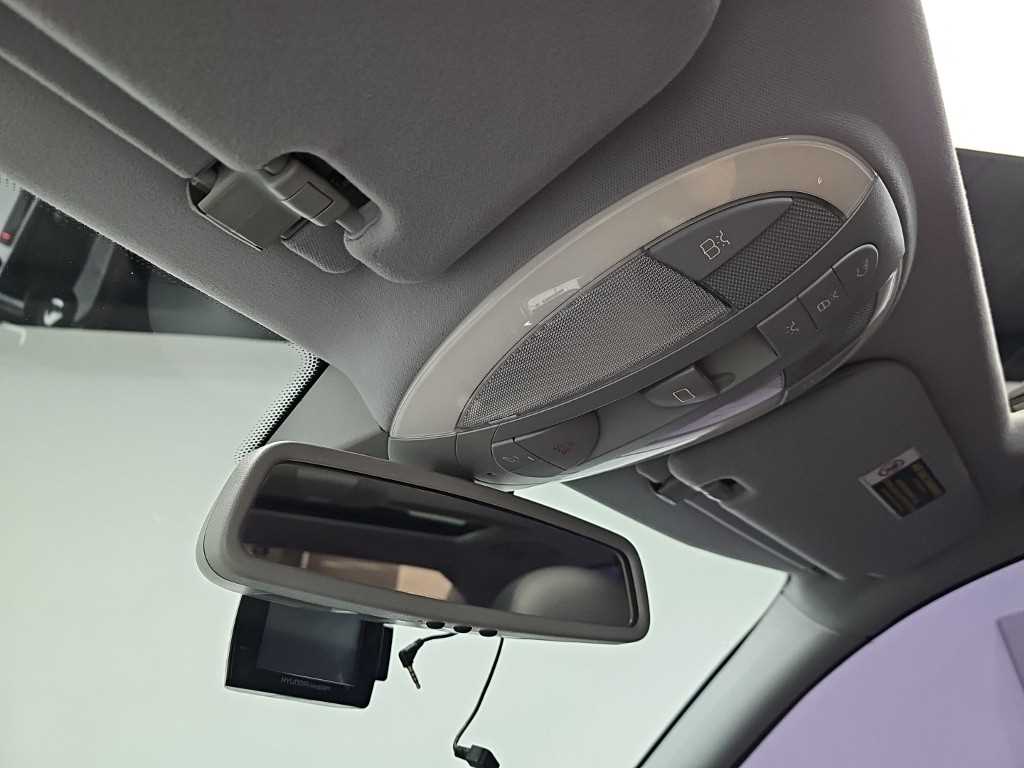 Mercedes-Benz E-Class — photo 16