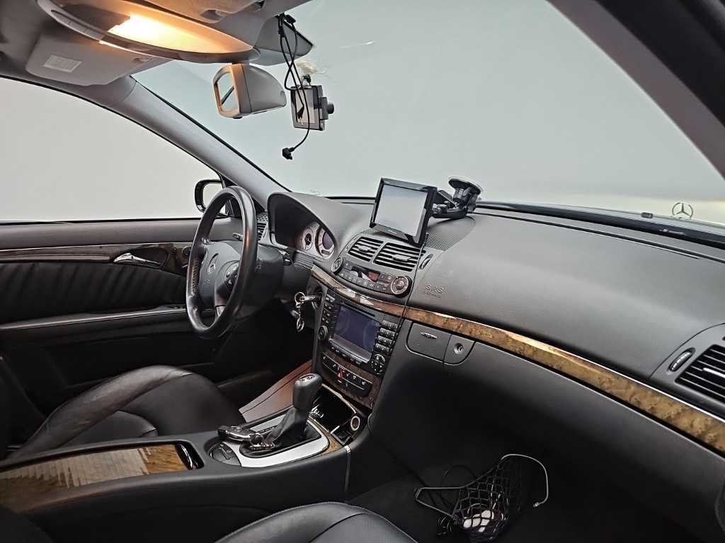 Mercedes-Benz E-Class — photo 17