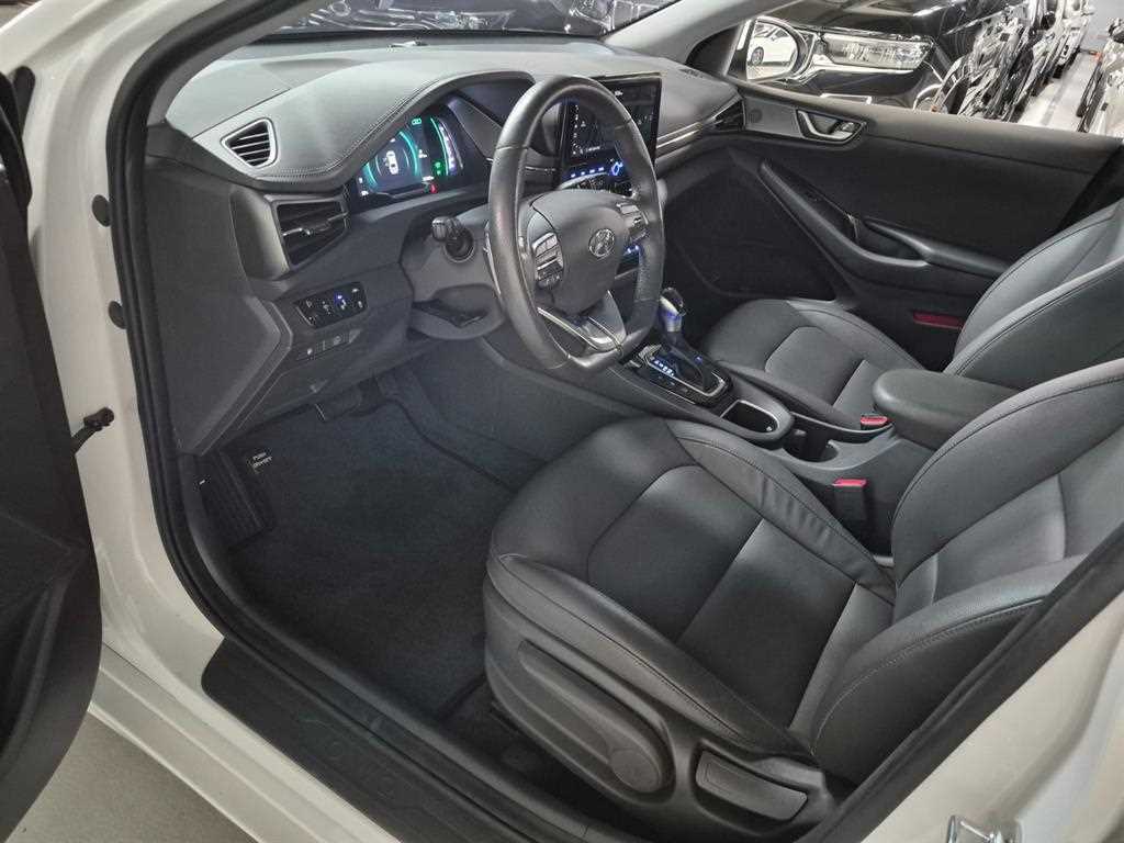 Hyundai Ioniq — photo 08