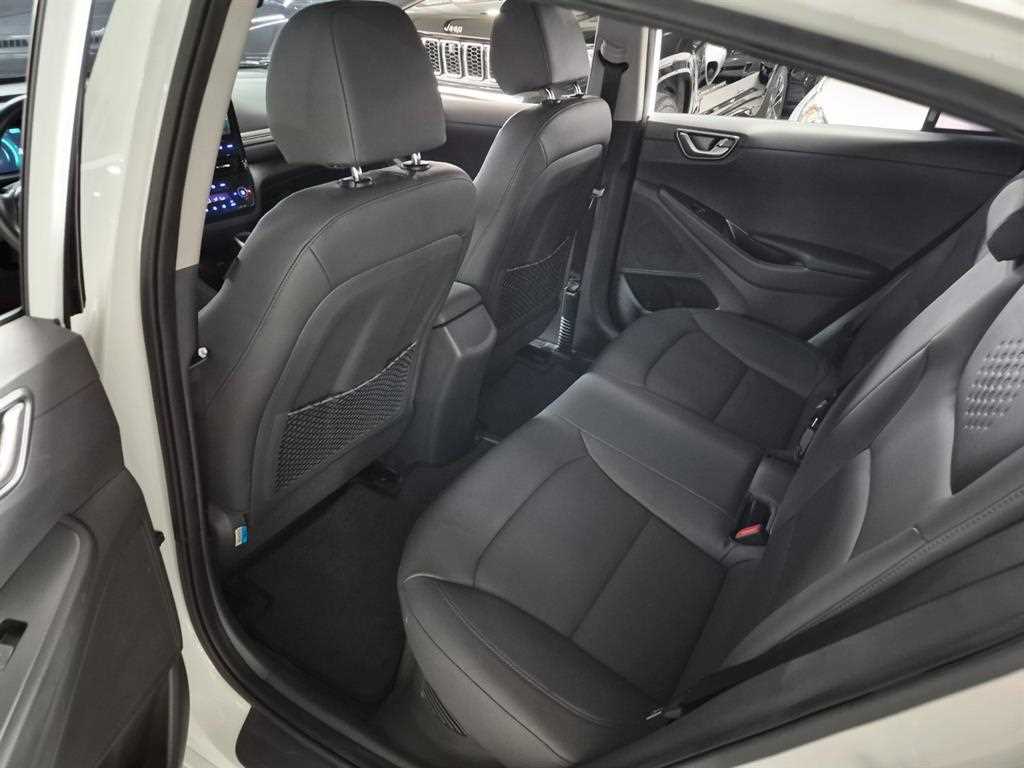 Hyundai Ioniq — photo 09