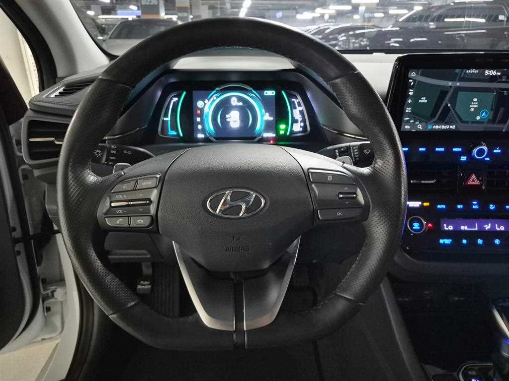 Hyundai Ioniq — photo 11