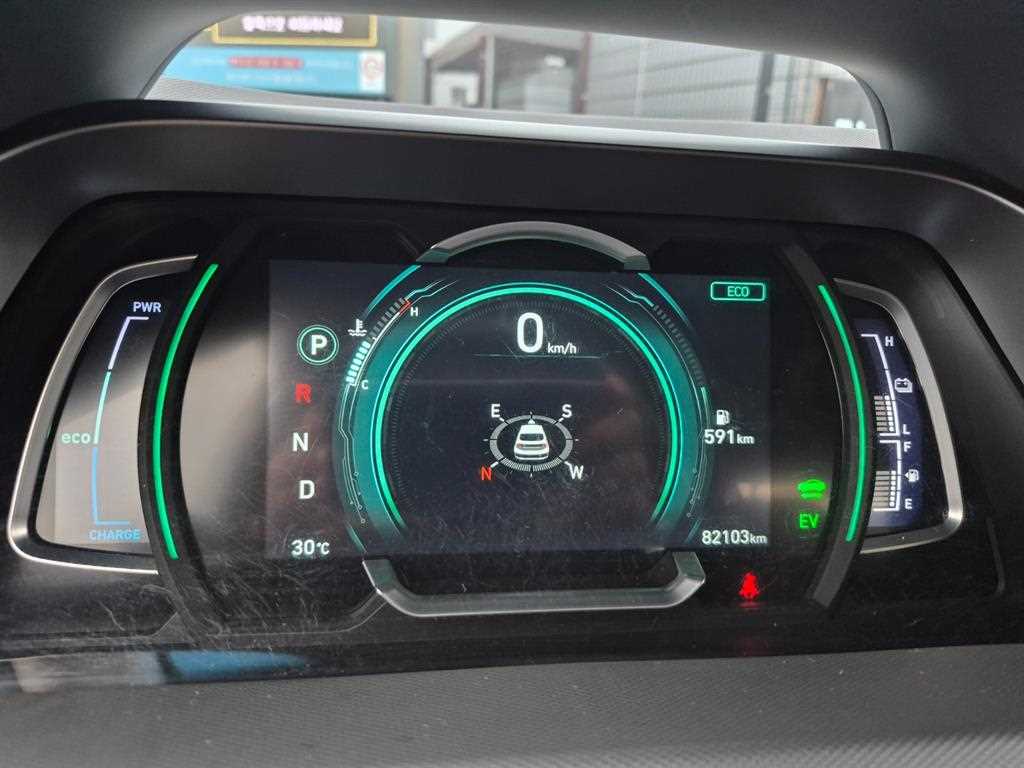 Hyundai Ioniq — photo 12