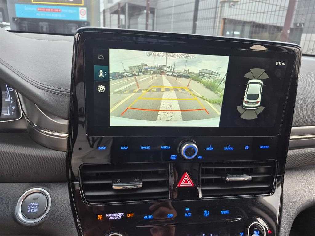Hyundai Ioniq — photo 16