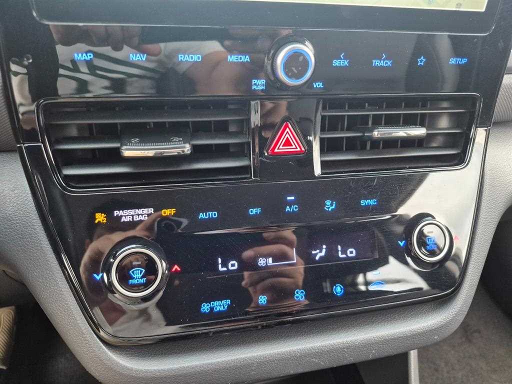 Hyundai Ioniq — photo 17