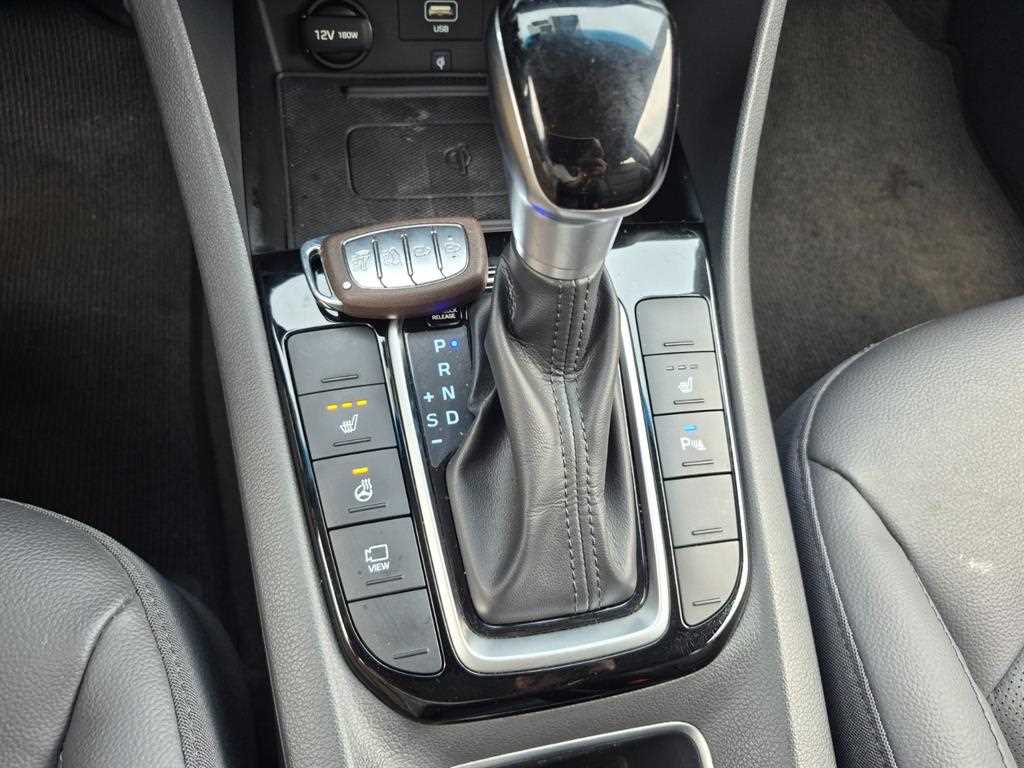 Hyundai Ioniq — photo 18