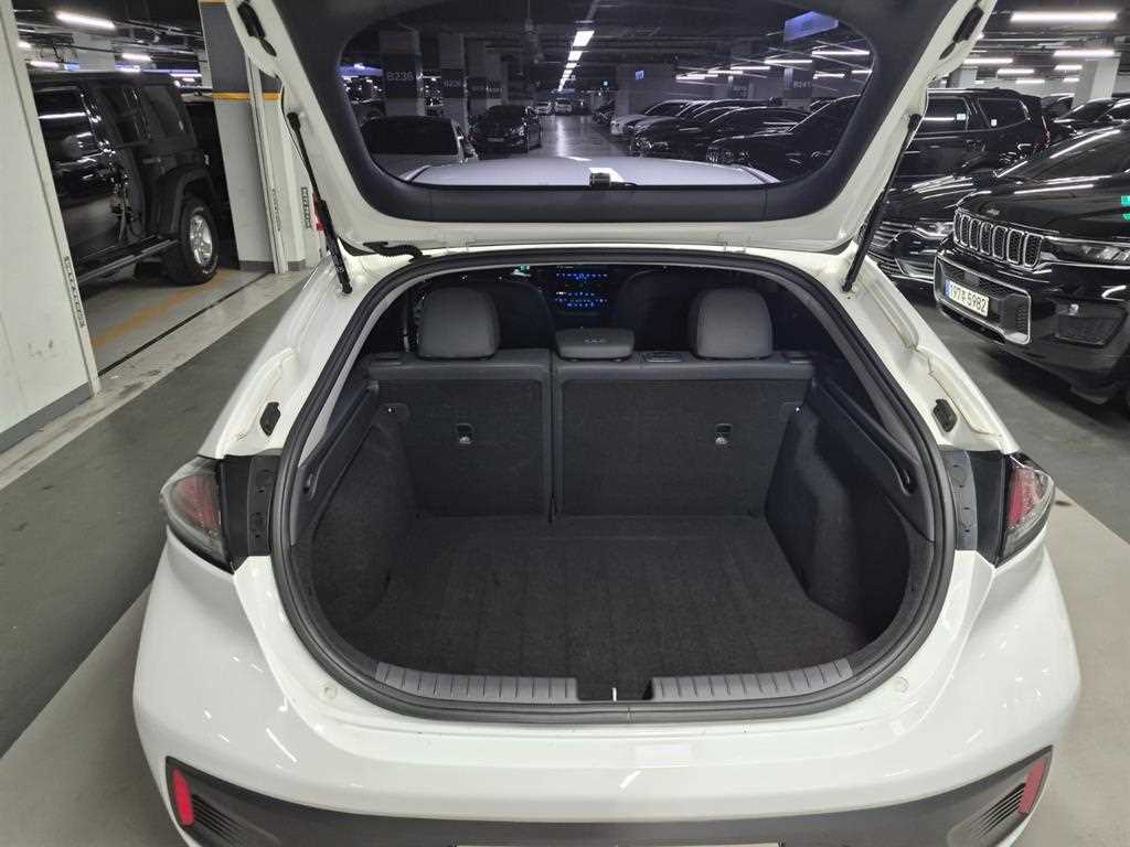 Hyundai Ioniq — photo 20