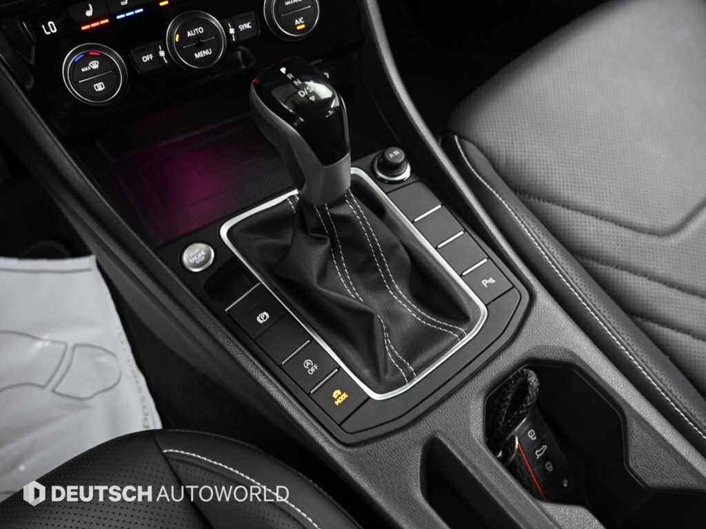 Volkswagen Jetta — photo 09