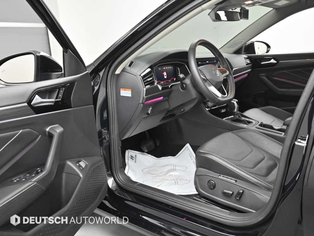 Volkswagen Jetta — photo 11