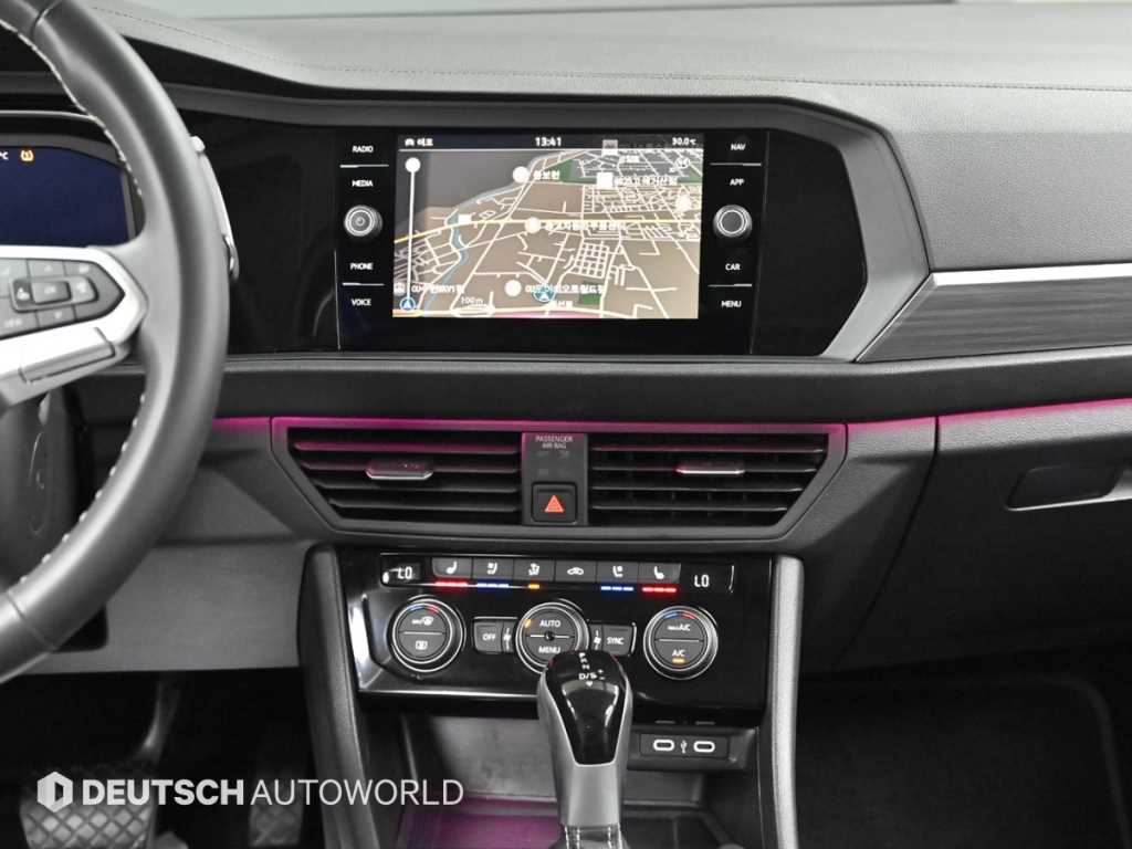 Volkswagen Jetta — photo 14