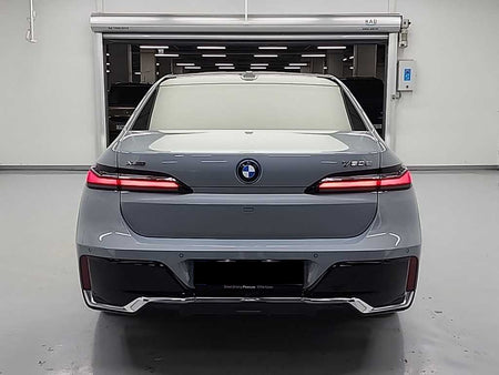 BMW 7-Series — photo 02