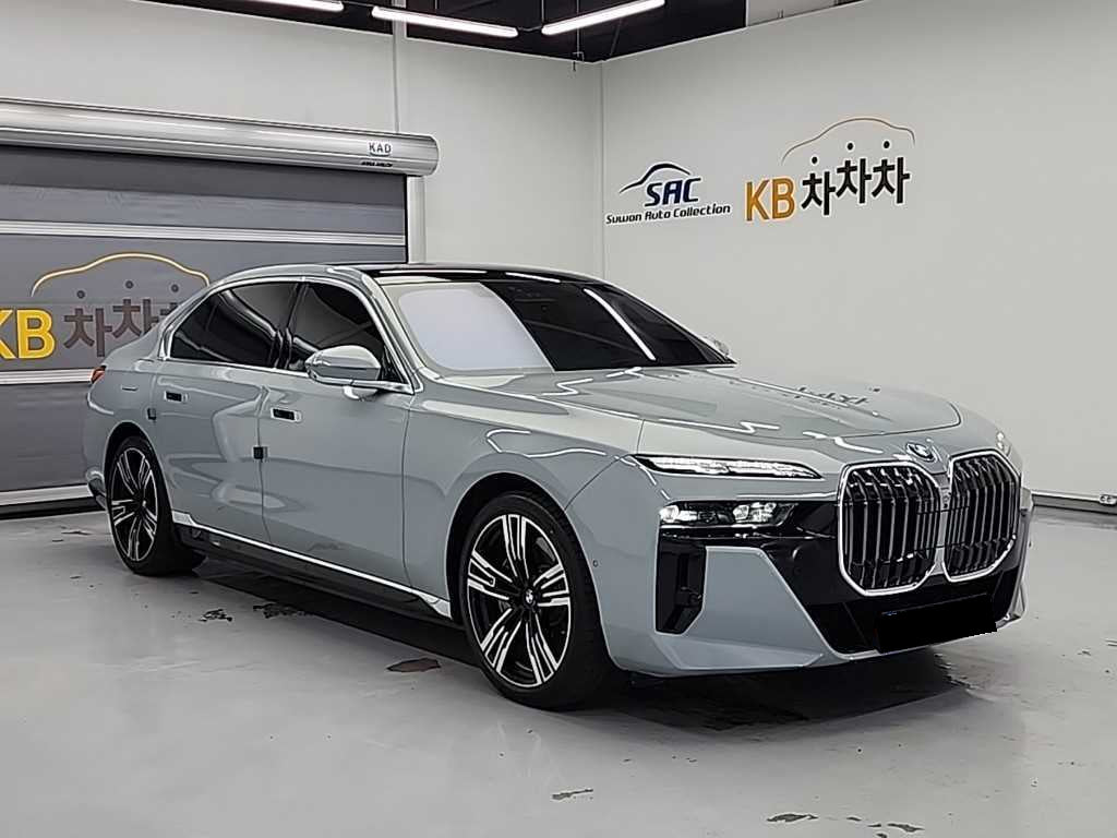 BMW 7-Series — photo 03