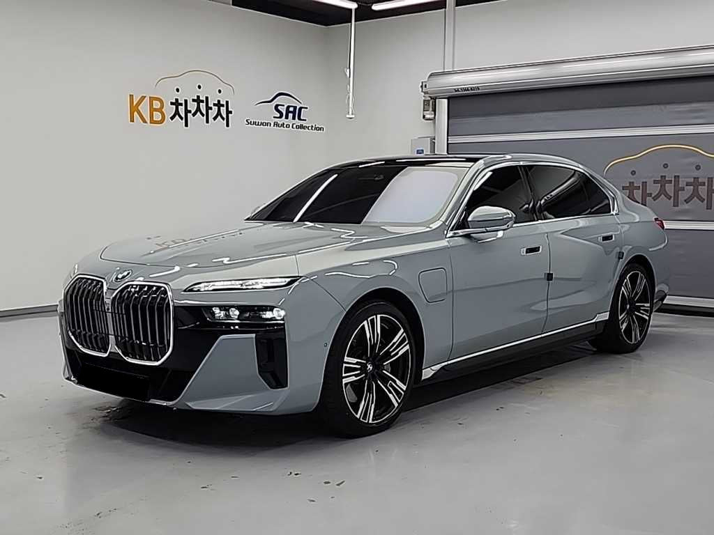 BMW 7-Series — photo 04