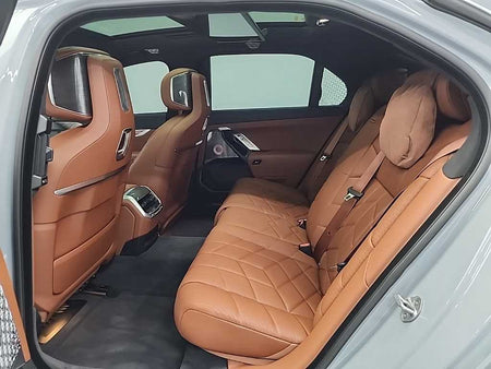 BMW 7-Series — photo 12