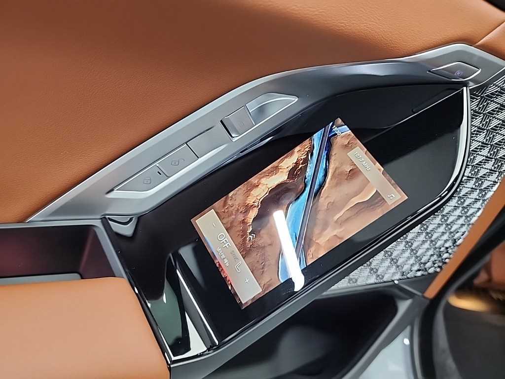 BMW 7-Series — photo 14