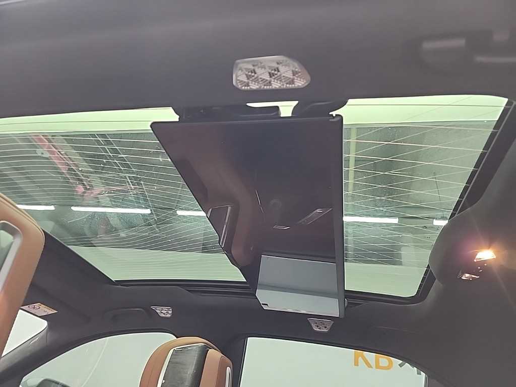 BMW 7-Series — photo 15