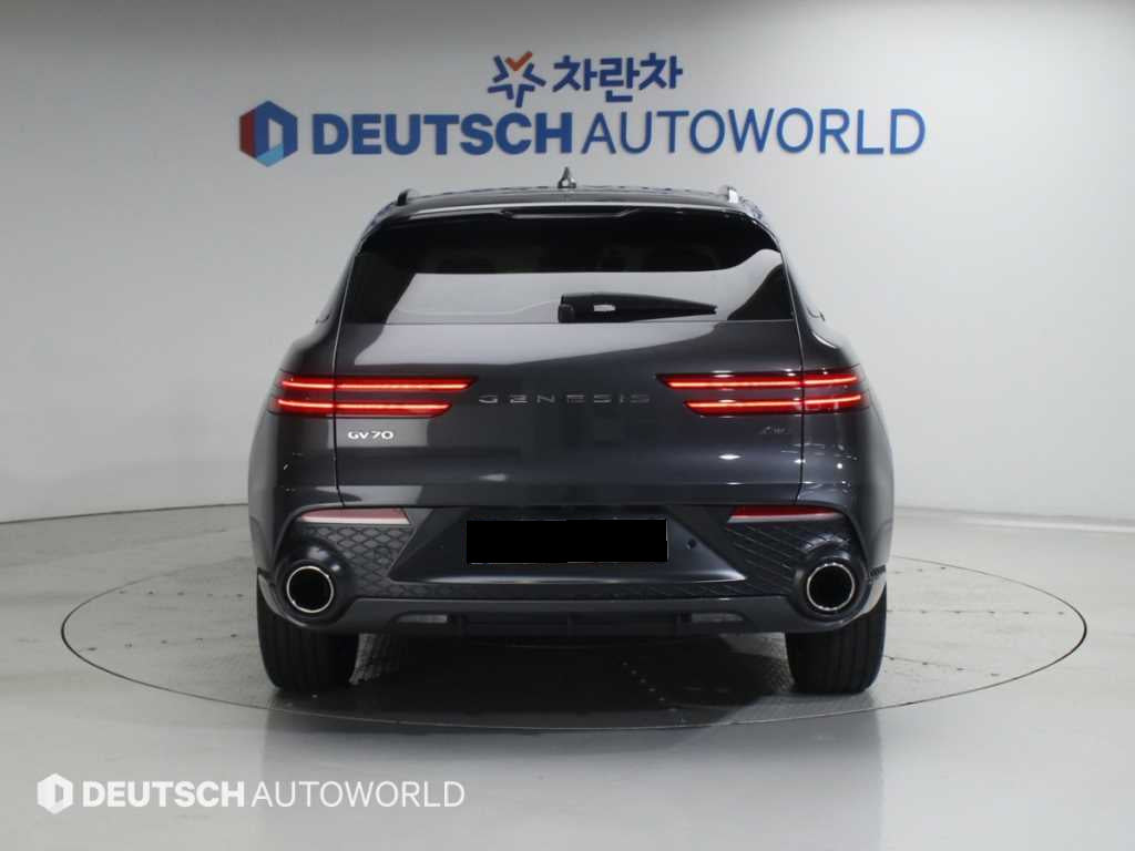 Genesis GV70 — photo 04