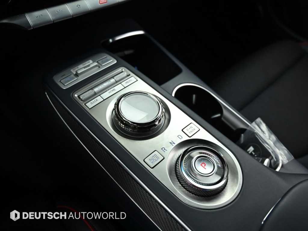 Genesis GV70 — photo 09