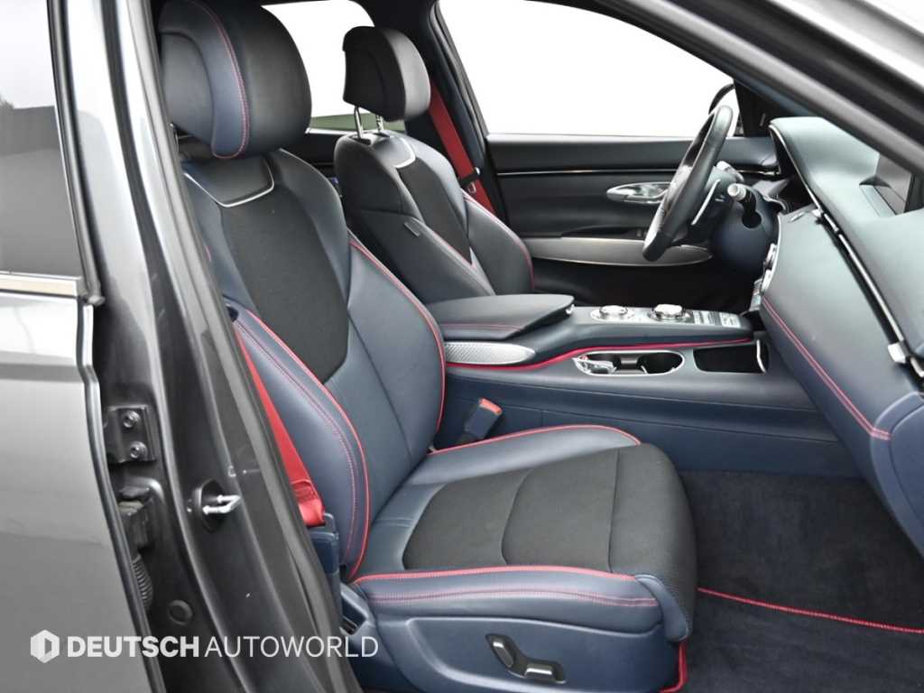 Genesis GV70 — photo 10