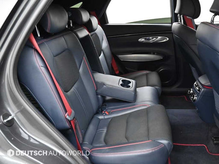 Genesis GV70 — photo 12