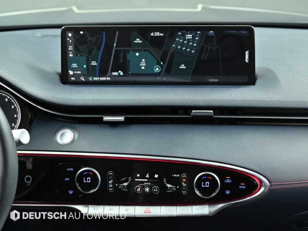Genesis GV70 — photo 14
