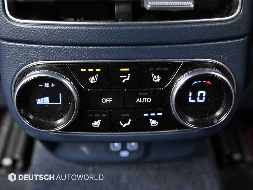 Genesis GV70 — photo 16