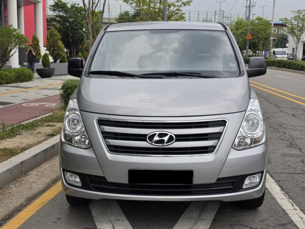 Hyundai Starex — photo 03