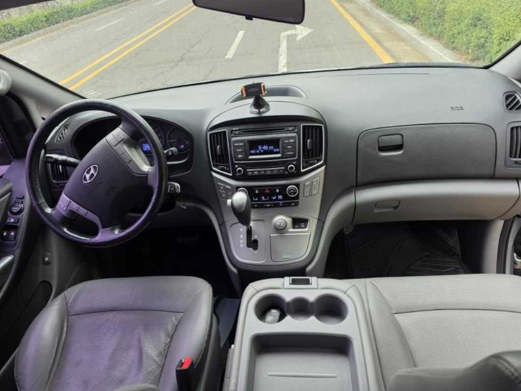 Hyundai Starex — photo 08