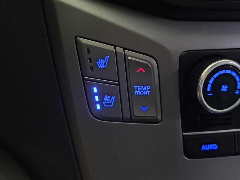 Hyundai Starex — photo 12