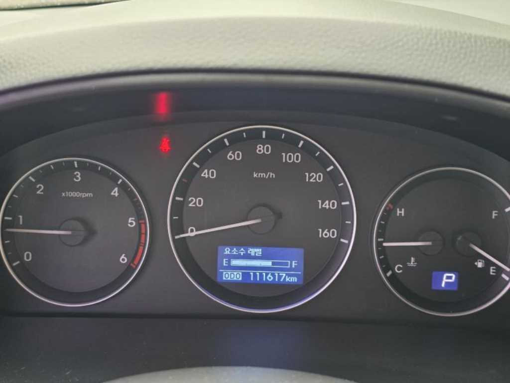 Hyundai Starex — photo 13