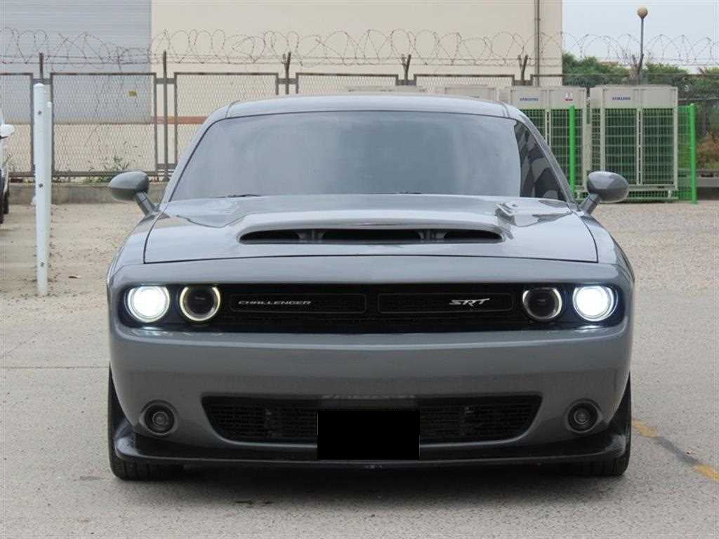 Dodge Challenger — photo 01