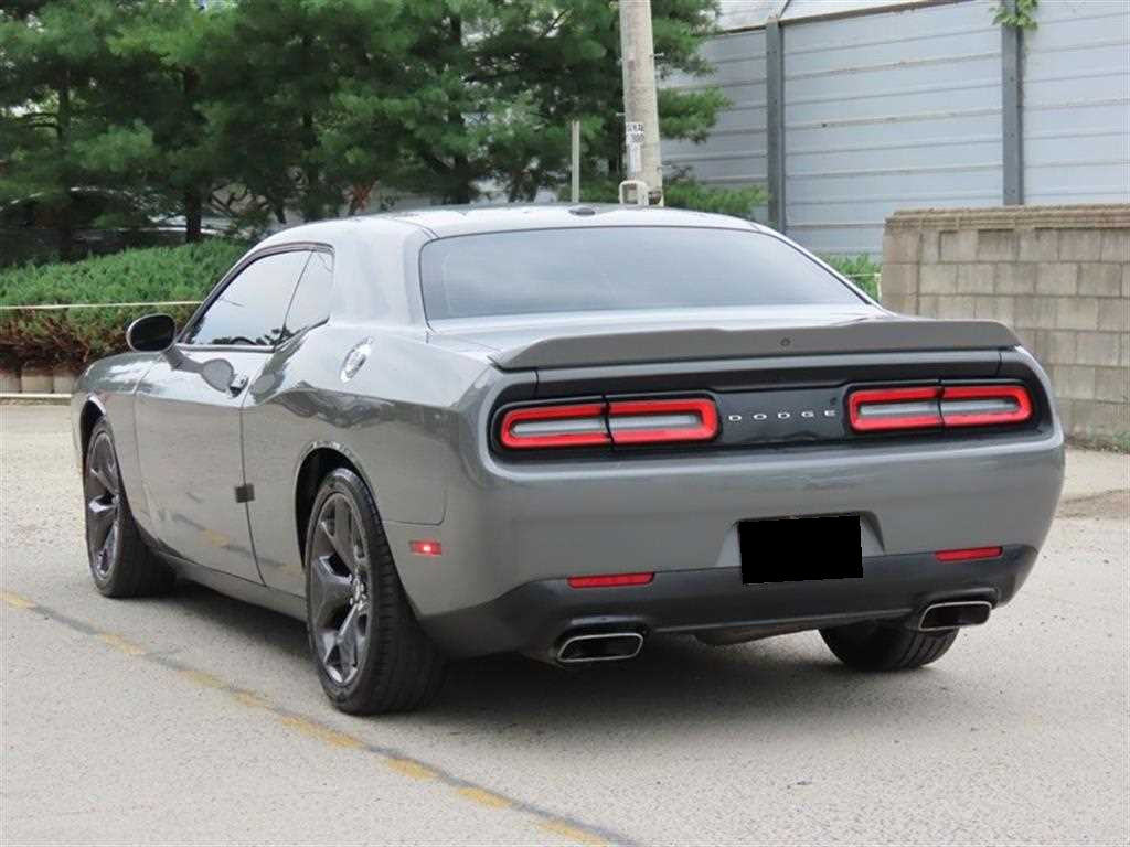 Dodge Challenger — photo 03