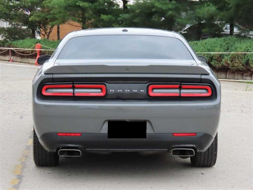 Dodge Challenger — photo 04