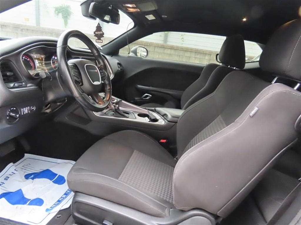 Dodge Challenger — photo 05