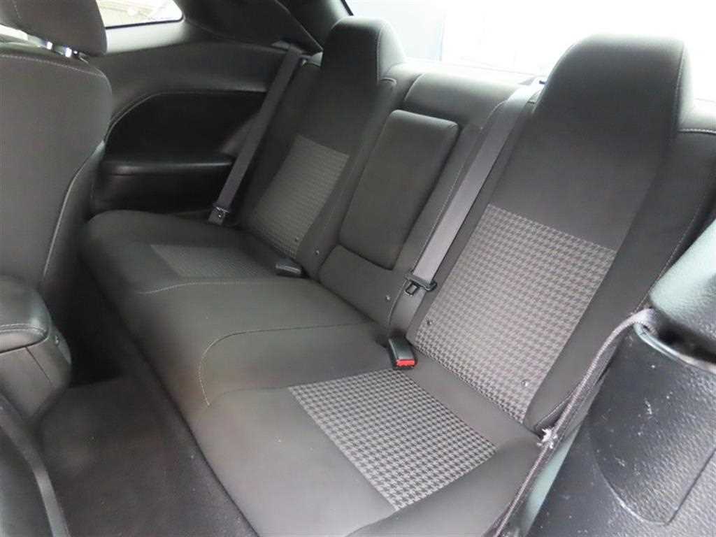 Dodge Challenger — photo 07
