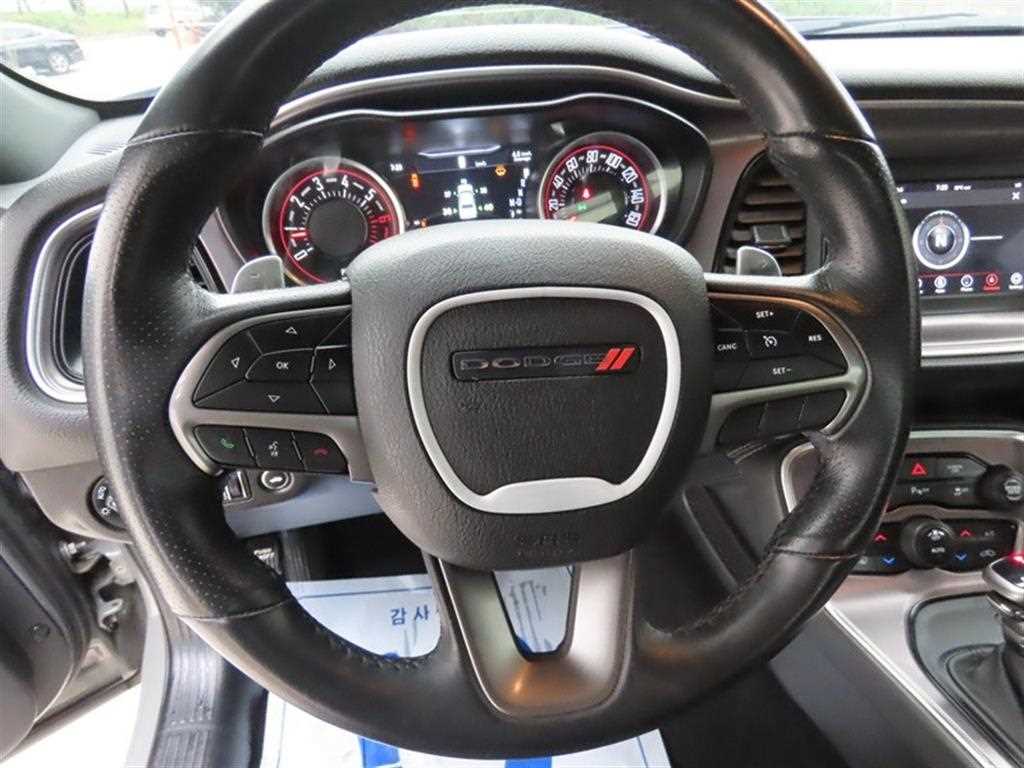 Dodge Challenger — photo 09