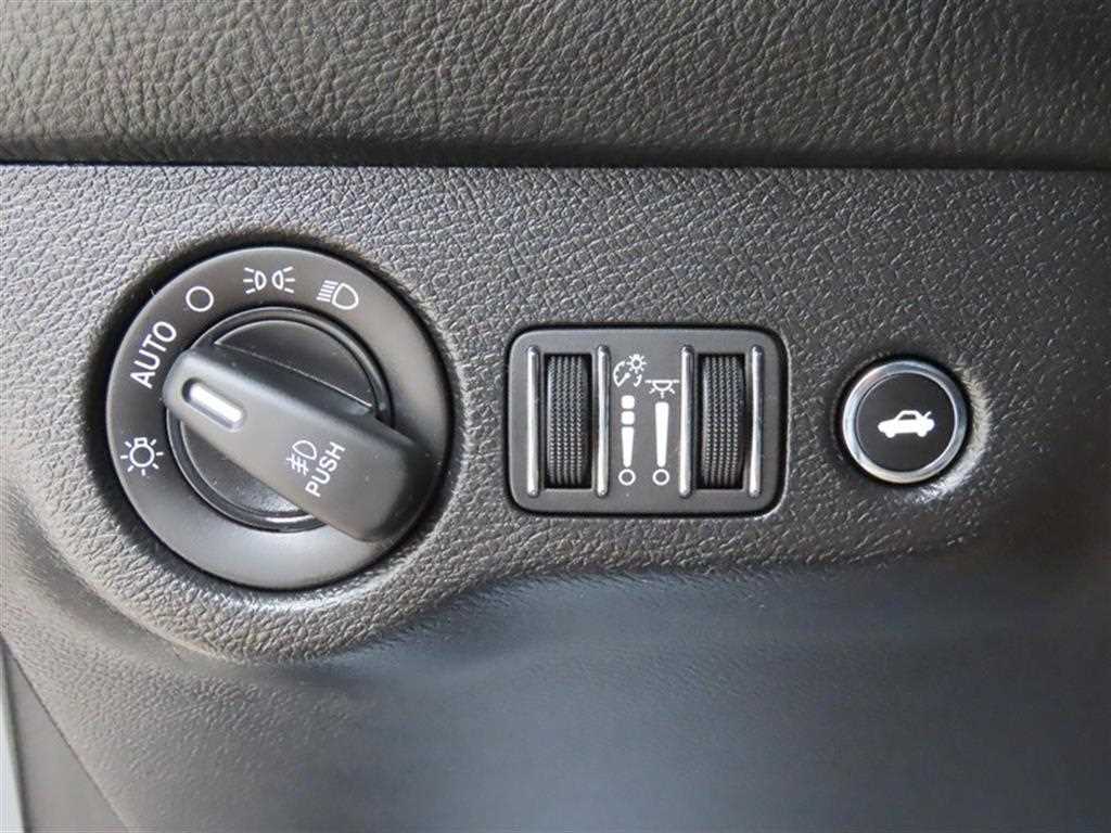 Dodge Challenger — photo 10