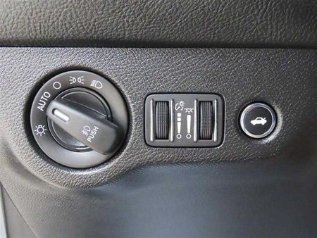 Dodge Challenger — photo 10
