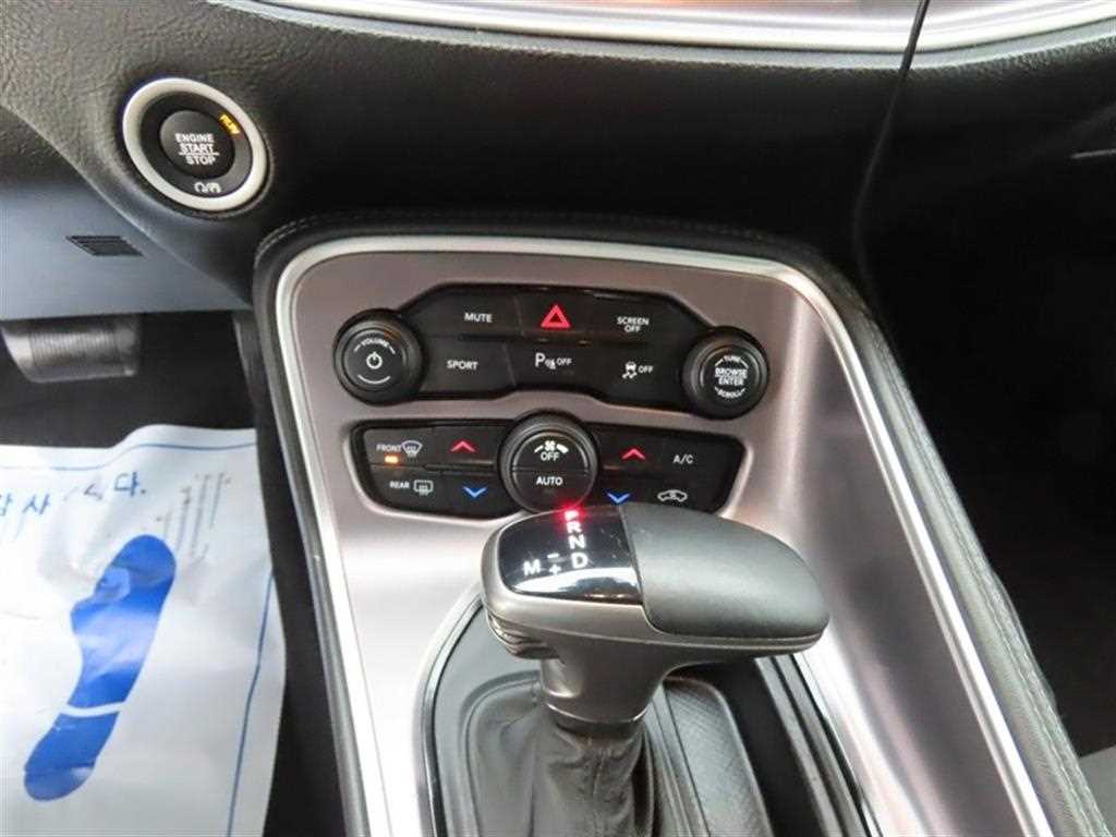 Dodge Challenger — photo 14