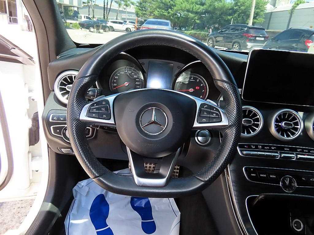 Mercedes-Benz C-Class — photo 08